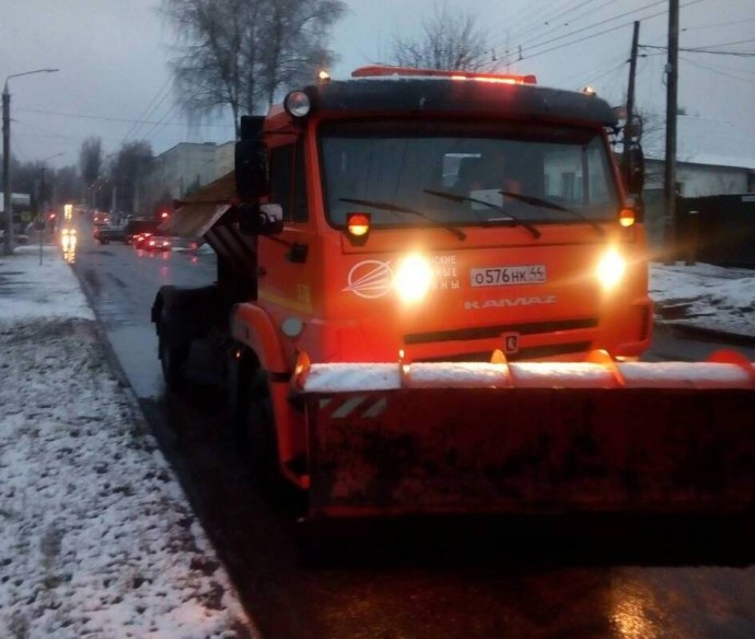 Работали десятки машин и людей: как Кострому избавляли от последствий снегопада Работали десятки машин и людей: как Кострому избавляли от последствий снегопада