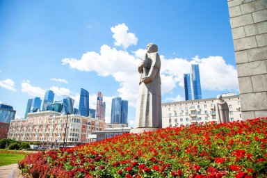 Сергунина: Участники московского фестиваля «Сады и цветы» создадут десятки ландшафтных композиций
