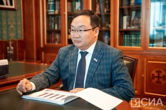 Георгий Степанов поздравил якутян с Днем социального работника
