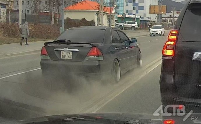 "Промчался со свистом": автохам в Южно-Сахалинске устроил скоростной заезд по встречке