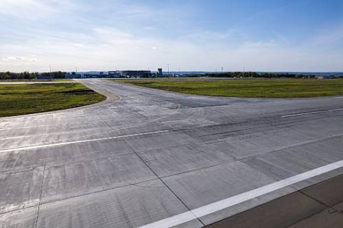 В аэропорту Благовещенска ввели в эксплуатацию новые рулежные дорожки В аэропорту Благовещенска ввели в эксплуатацию новые рулежные дорожки
