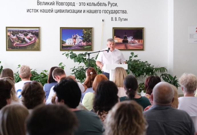 Александр Дронов и новгородцы обсудили развитие Торговой стороны города