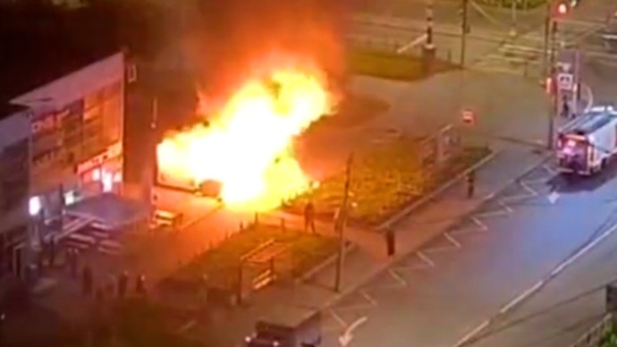 Сильная обида: безработный сжег ларек с шавермой на Караваевской улице