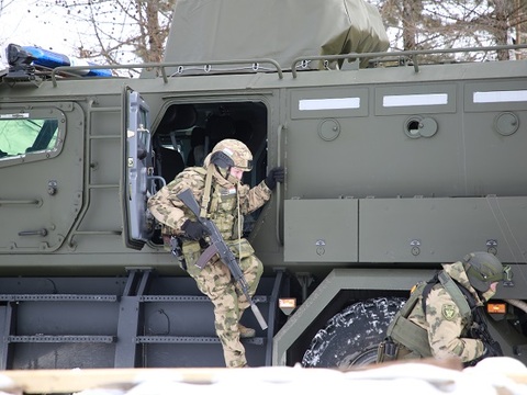 Сотрудникам Мордовского СОБР «Звезда» Росгвардии вручено более 100 госнаград за 32 года