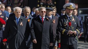 Виталий Савельев принял участие в церемонии возложения венка к Могиле Неизвестного Солдата в Александровском саду в память о работниках транспортного комплекса, погибших в годы Великой Отечественной войны