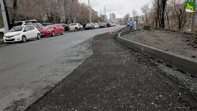 «Промазали на два метра»: во Владивостоке исправили ошибку в сужении проезжей части