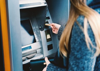 В Приамурье мошенница обманула микрокредитную организацию