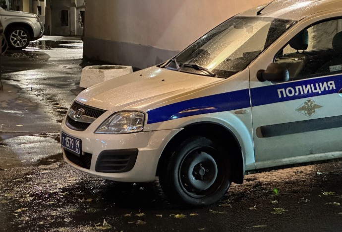 В Москве мужчина украл из припаркованной на Новом Арбате BMW 3,5 млн рублей