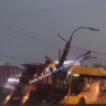 В Ярославле автобус врезался в опору: двое пострадали
