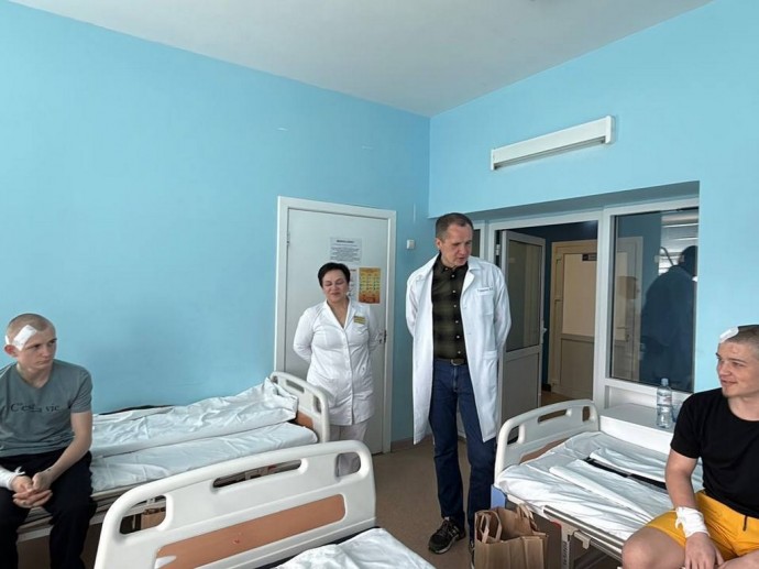 Губернатор Гладков навестил в больнице Белгорода двух подростков, пострадавших от рук ВСУ