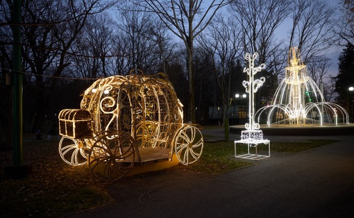 Масштабное новогоднее оформление готовят в парке Южно-Сахалинске Масштабное новогоднее оформление готовят в парке Южно-Сахалинске