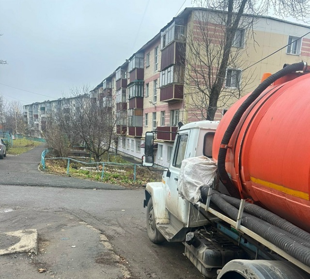 В Пролетарском районе Саранска курсируют автоцистерны, развозящие воду к отключенным домам В Пролетарском районе Саранска курсируют автоцистерны, развозящие воду к отключенным домам