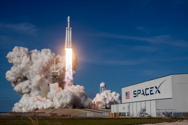 Washington Post: NASA и Пентагон обратились к конкурентам SpaceX Washington Post: NASA и Пентагон обратились к конкурентам SpaceX