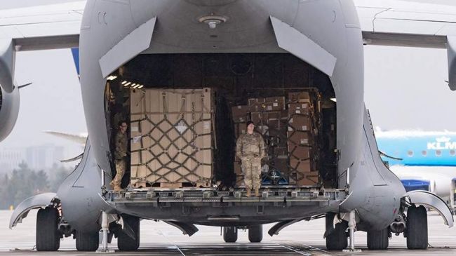 Самолеты ВВС США развернулись после приказа о паузе в поставках вооружений Киеву