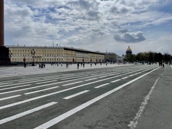 В Петербурге обновили дорожную разметку к юбилею Победы