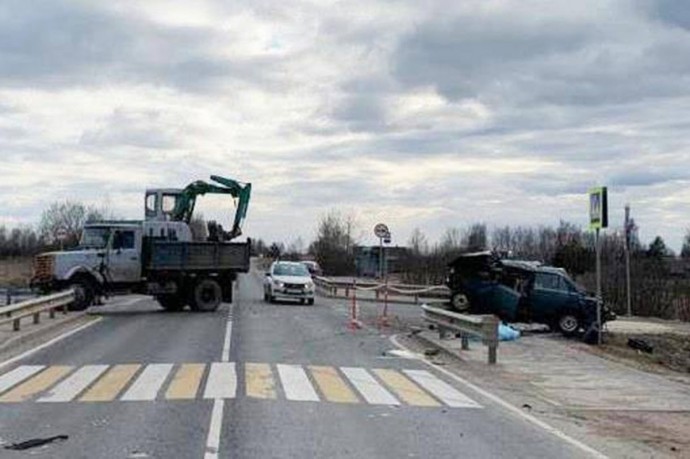 В ДТП с погибшим в Боровичском районе пострадал водитель-виновник столкновения