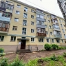 В Кирове из окна четвертого этажа выпал ребенок