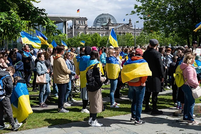 В Германии потребовали прекратить выплату пособий украинцам призывного возраста