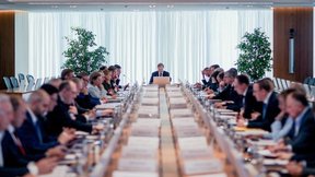 Денис Мантуров провёл заседание госкомиссии по антиконтрафакту