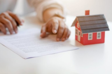 Вступил в силу закон об обязанности нотариусов информировать наследников о долгах наследодателя