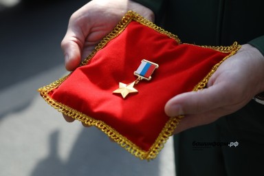 В Башкирии простились с Героем России, предотвращен рейдерский захват  