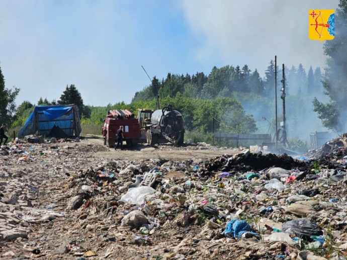 В Сунском районе загорелся мусорный полигон