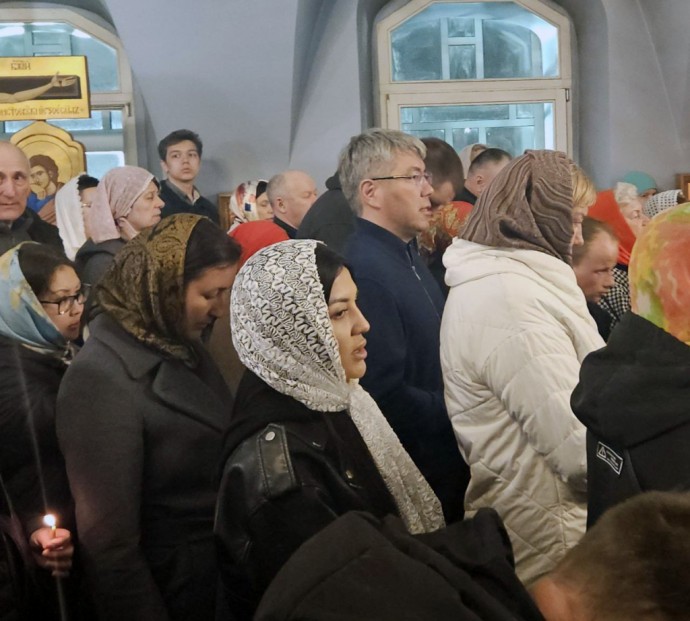 Глава Бурятии посетил пасхальное богослужение в Одигитриевском соборе