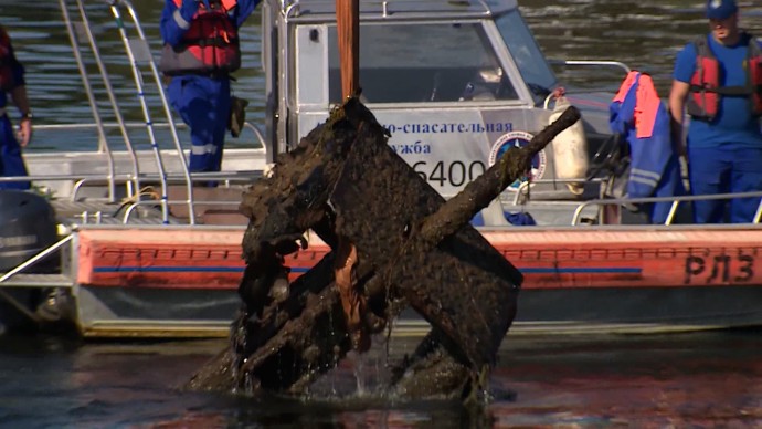 Со дна Невы подняли противотанковую пушку, которая участвовала в обороне Ленинграда Со дна Невы подняли противотанковую пушку, которая участвовала в обороне Ленинграда