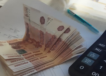 Арест счетов побудил благовещенку выплатить 100-тысячный штраф
