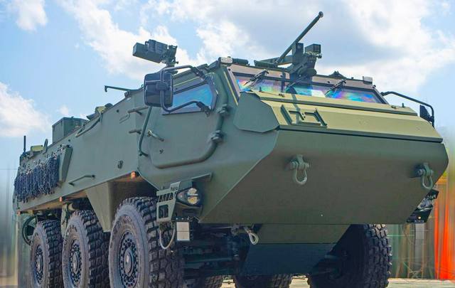 ВСУ получили новые БТР  Patria 6x6, собранные в Латвии по финской лицензии