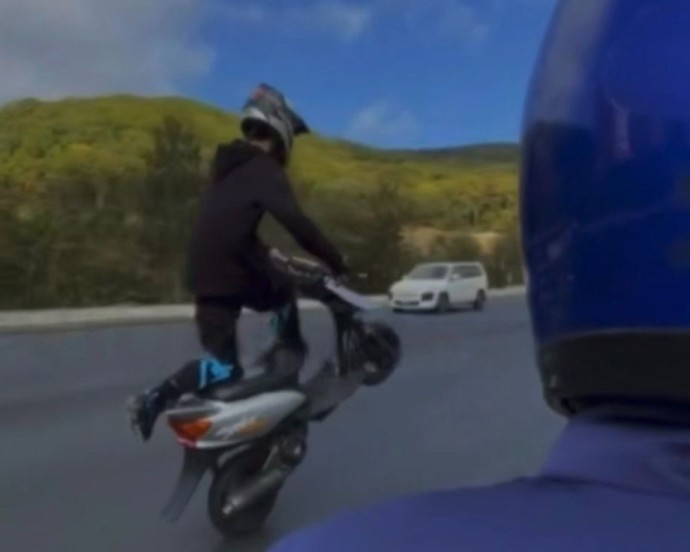 «Мамкины гонщики» Владивостока снимают опасные заезды и высмеивают полицию «Мамкины гонщики» Владивостока снимают опасные заезды и высмеивают полицию