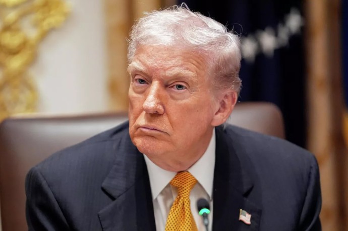 Трамп назвал украинский конфликт бредовым, выразив надежду на его завершение Трамп назвал украинский конфликт бредовым, выразив надежду на его завершение