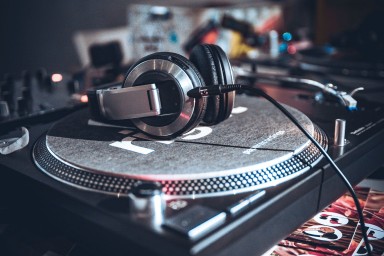 Цигун, танцы и акустические концерты: в столичных парках подготовили программу на выходные