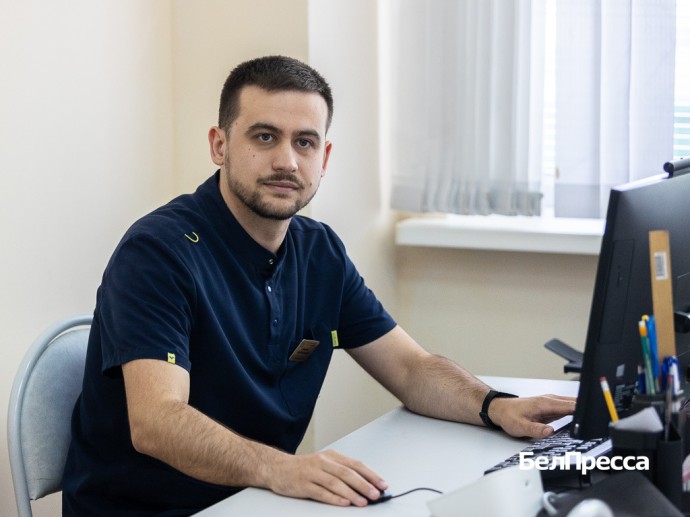 «Меня всё устраивает». Желание помогать людям привело чернянца Олега Хананова в медицину