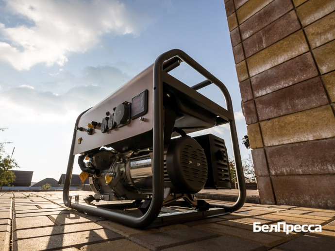 Вячеслав Гладков: «Для белгородцев привезли генераторы из Омской области» Вячеслав Гладков: «Для белгородцев привезли генераторы из Омской области»