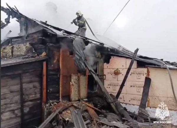 В Улан-Удэ горел двухквартирный жилой дом В Улан-Удэ горел двухквартирный жилой дом