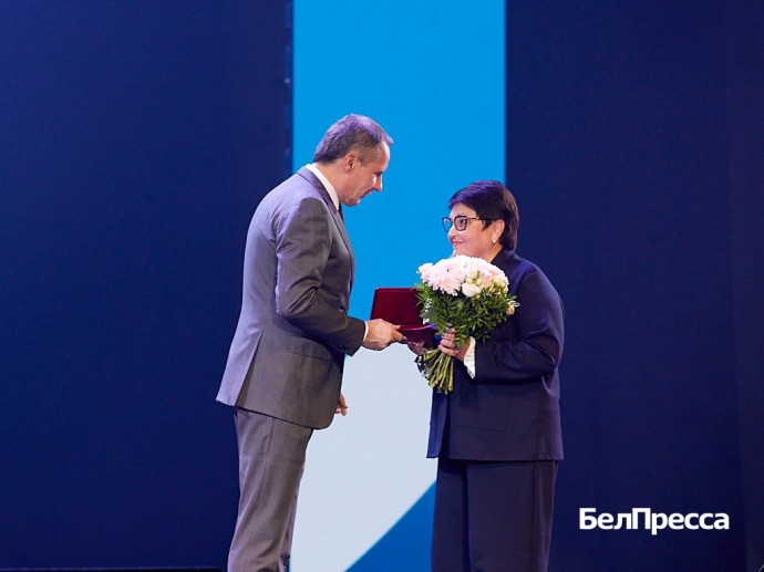 «У нас все герои»: Гладков вручил награды белгородцам в канун Дня народного единства
