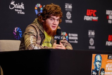 Шара Буллет победил Баррио на турнире UFC в Абу-Даби
