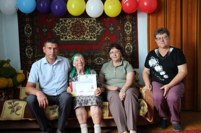 В районе Бурятии с 90-летием поздравили педагога
