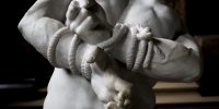 Затащил в автомобиль. Астраханец пытался похитить возлюбленную