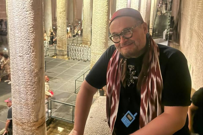 В график модного телеведущего Александра Васильева на 2026 года Россия не вошла В график модного телеведущего Александра Васильева на 2026 года Россия не вошла