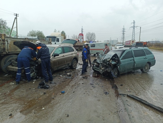 Страшная авария в Пензе: пострадавших из изуродованных машин вытаскивали врачи Страшная авария в Пензе: пострадавших из изуродованных машин вытаскивали врачи