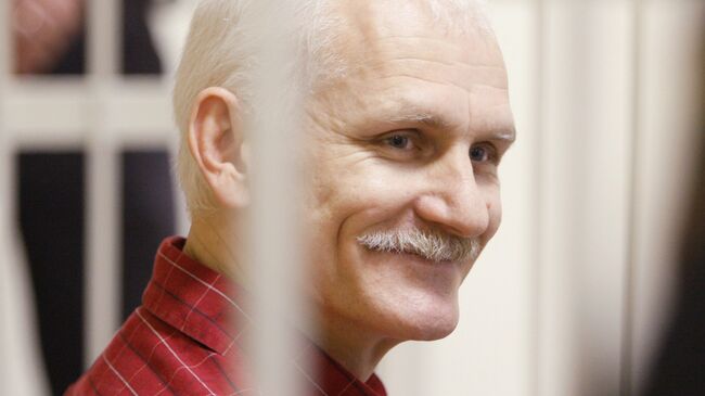 В Белоруссии помиловали оппозиционера Беляцкого, пишут СМИ