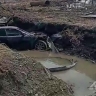 "Сердце в пятки ушло": автомобиль на скорости вылетел в овраг в Новотроицком, едва не сбив людей