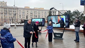 Посвященная 20-летию ОП РФ фотовыставка открылась у здания ТАСС Посвященная 20-летию ОП РФ фотовыставка открылась у здания ТАСС