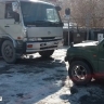 В Южно-Сахалинске мусоровозы не смогли подъехать к контейнерам из-за припаркованных машин