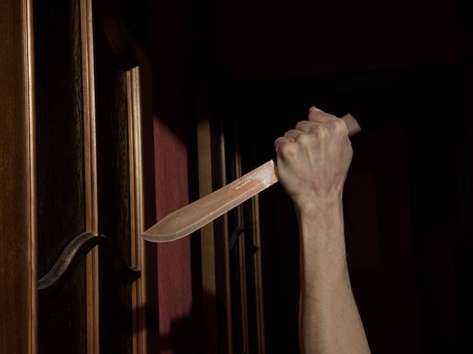 В Пензенской области пьяная уголовница напала с ножом на сожителя