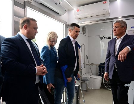 Радий Хабиров оценил возможности реабилитационного комплекса «Мобитрак»