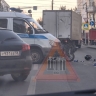 На улице Свердлова в Пензе мотоциклист столкнулся с полицейской машиной