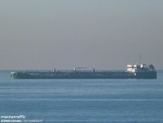 К подорвавшемуся у Босфора танкеру поспешил российский